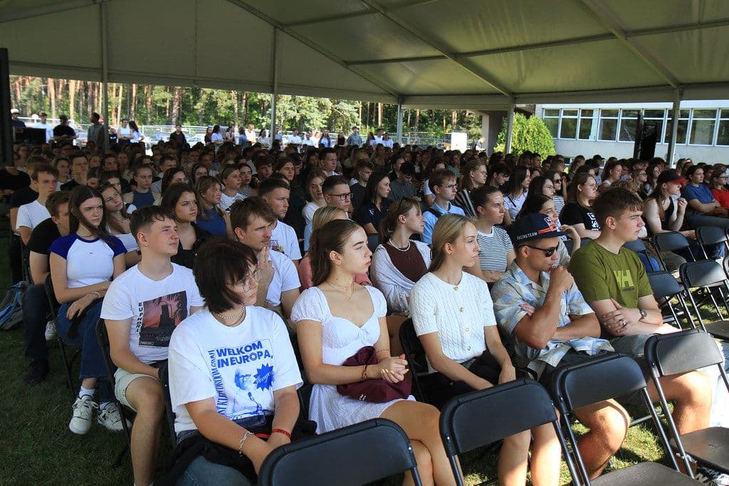 Studentai klausosi svarbios informacijos