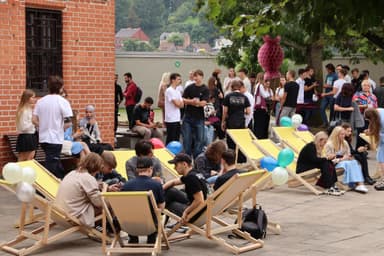 Students in the courtyard of the VU Kaunas Faculty